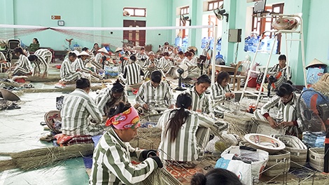 Nước mắt người đàn bà mang tội giết người vì ghen nuoc mat nguoi dan ba mang toi giet nguoi vi ghen