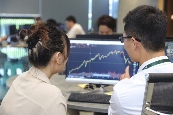Thị trường chứng khoán khó khăn, một quỹ mở của VinaCapital vẫn đạt hiệu suất 32% sau 11 tháng