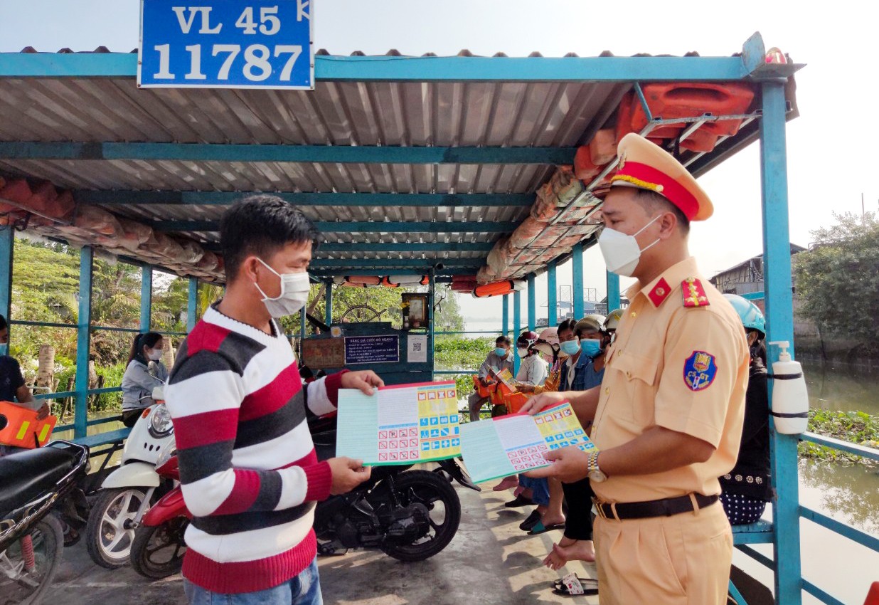 Cần Thơ tăng cường kiểm tra các bến phà, bến đò đảm bảo an toàn trong dịp Tết Nguyên đán Cần Thơ tăng cường kiểm tra các bến phà, bến đò đảm bảo an toàn trong dịp Tết Nguyên đán