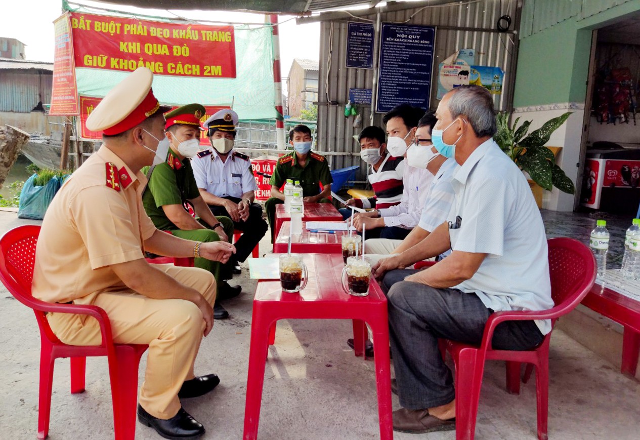 Cần Thơ tăng cường kiểm tra các bến phà, bến đò đảm bảo an toàn trong dịp Tết Nguyên đán Cần Thơ tăng cường kiểm tra các bến phà, bến đò đảm bảo an toàn trong dịp Tết Nguyên đán