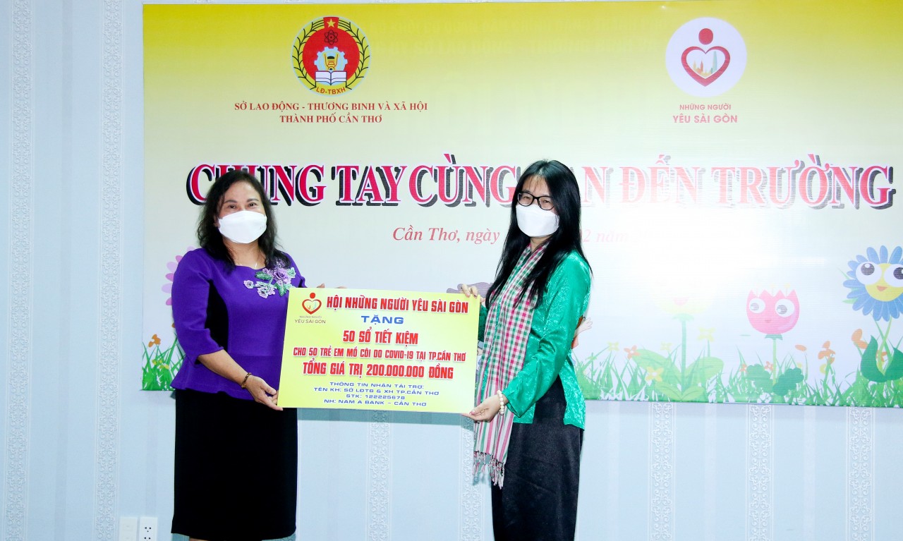 Cần Thơ: trao tặng 50 sổ tiết kiệm cho trẻ em mồ côi do dịch COVID-19 Cần Thơ: trao tặng 50 sổ tiết kiệm cho trẻ em mồ côi do dịch COVID-19