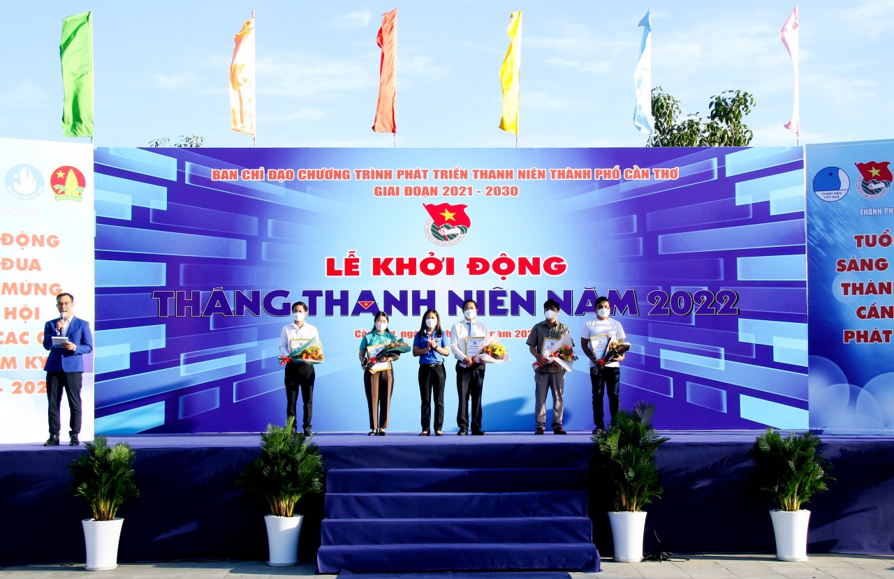 Tuổi trẻ Cần Thơ trao tiếp nhận 52 tỷ đồng hỗ phần cho người dân thành phố Tuổi trẻ Cần Thơ trao tiếp nhận 52 tỷ đồng hỗ phần cho người dân thành phố