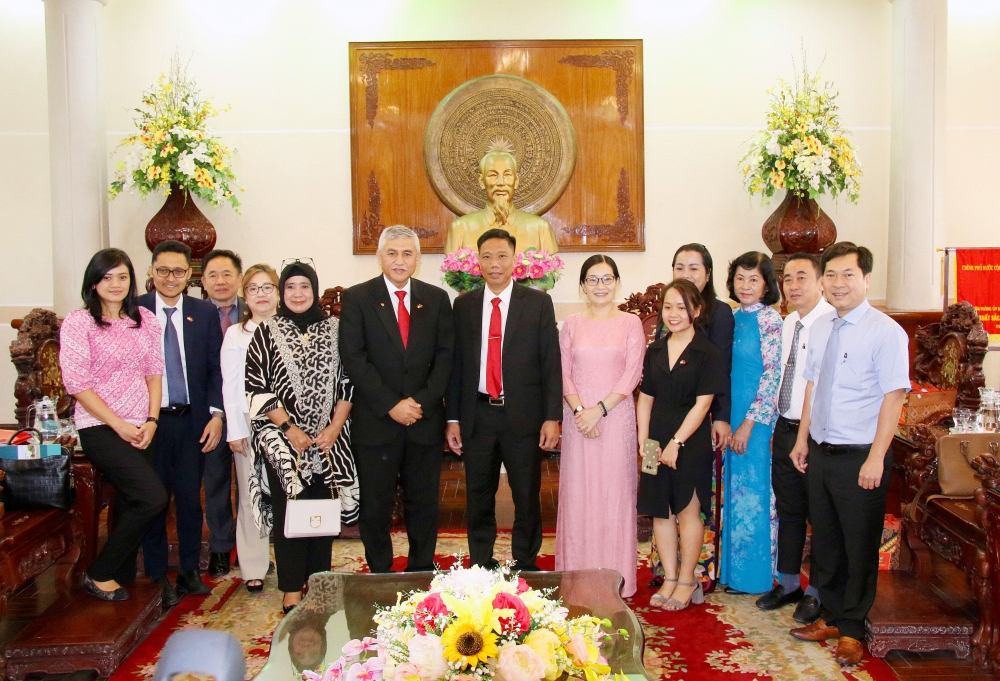 Ông Hanif Salim đề xuất mở đường bay trực tiếp từ Cần Thơ đến Indonesia Ông Hanif Salim đề xuất mở đường bay trực tiếp từ Cần Thơ đến Indonesia