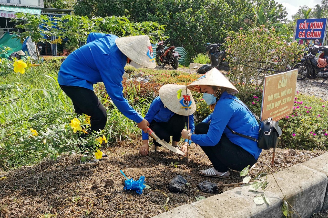 Cần Thơ trao tặng 13.000 bình lọc nước sạch cho các hộ dân nông thôn