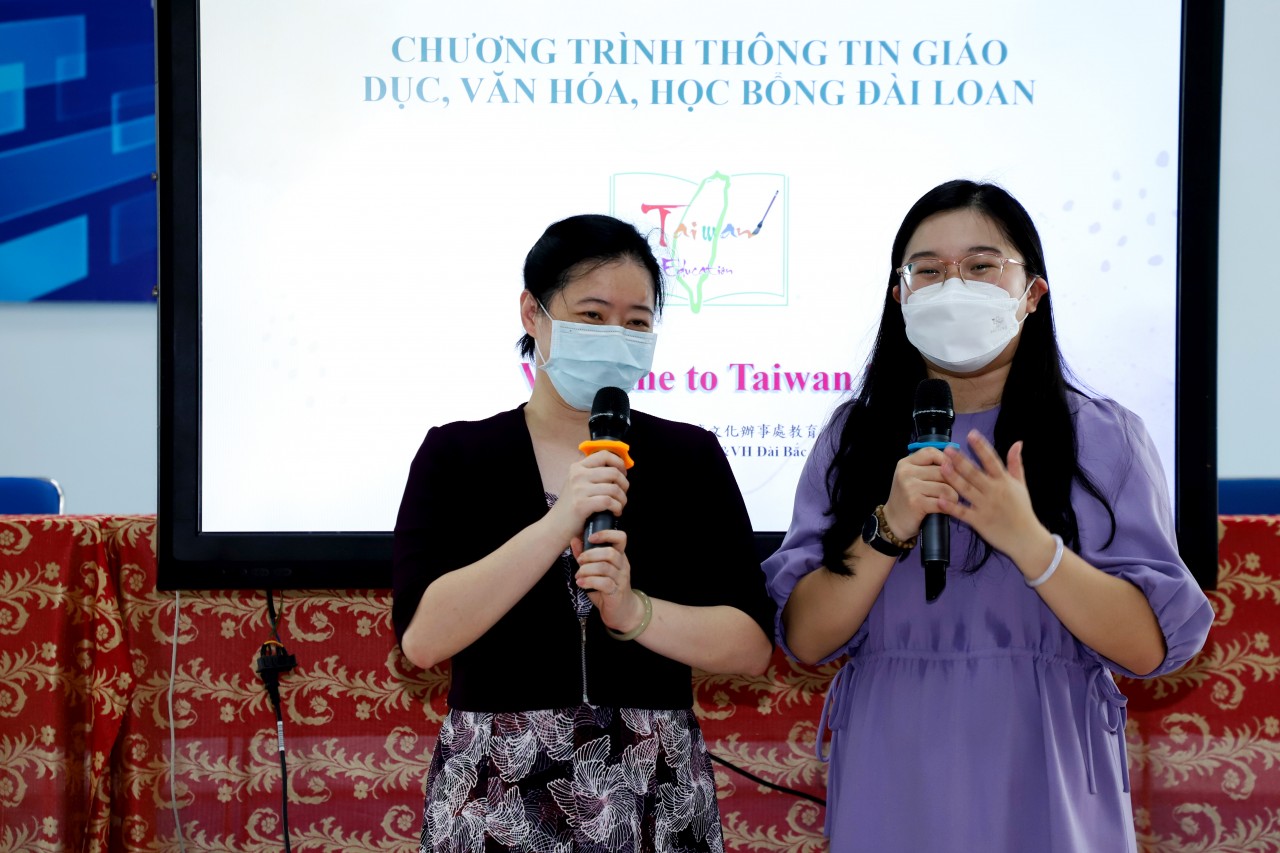 Văn phòng Kinh tế và Văn hóa Đài Bắc giới thiệu chính sách giáo dục, cơ hội học bổng tới sinh viên Cần Thơ Văn phòng Kinh tế và Văn hóa Đài Bắc giới thiệu chính sách giáo dục, cơ hội học bổng tới sinh viên Cần Thơ