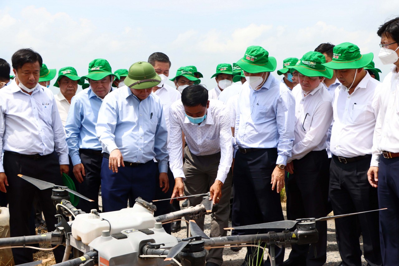 Chủ tịch nước Nguyễn Xuân Phúc đánh giá cao mô hình Hội quán tại Đồng Tháp Chủ tịch nước Nguyễn Xuân Phúc đánh giá cao mô hình Hội quán tại Đồng Tháp