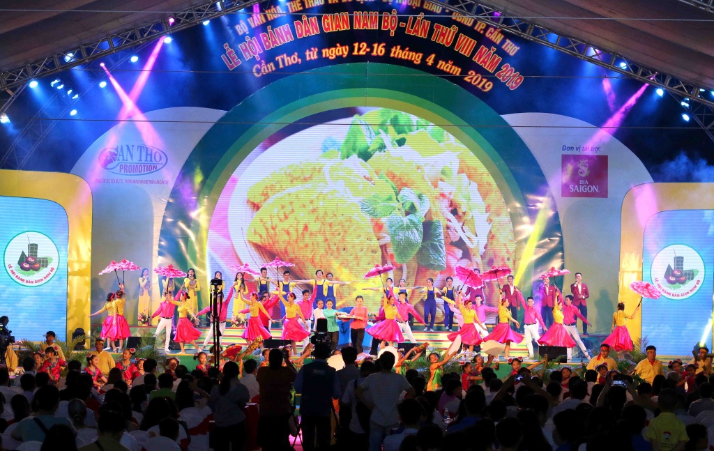 Nghệ nhân Nam bộ thi tài làm bánh truyền thống tại Cần Thơ ve can tho xem nghe nhan nam bo thi tai lam banh truyen thong