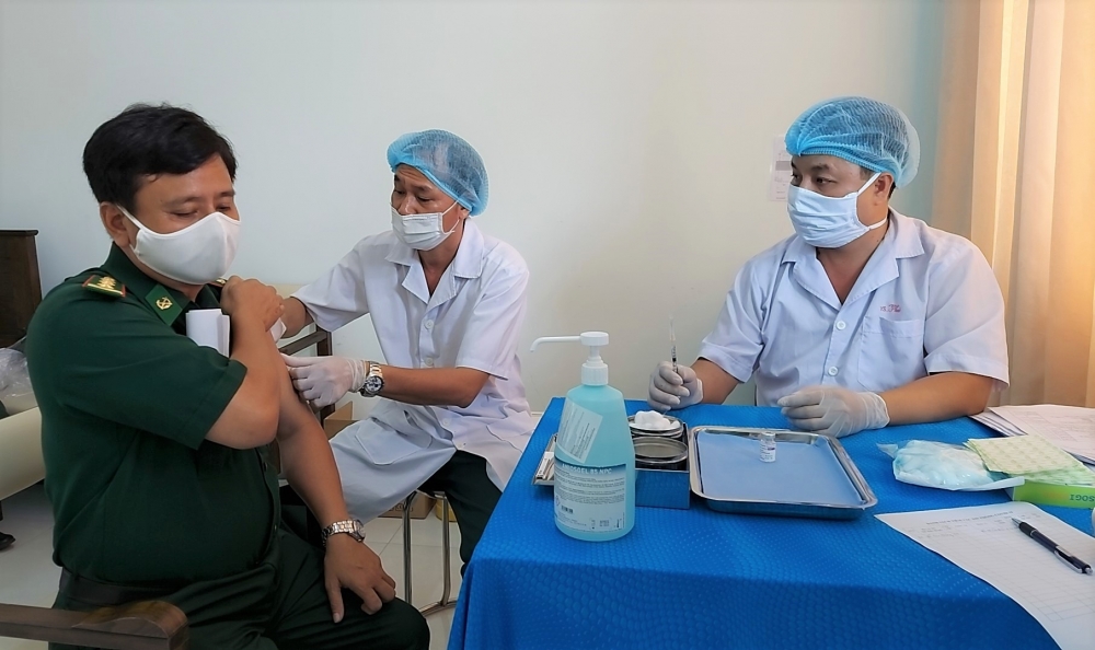 Tiêm vaccine phòng Covid-19 cho Bộ đội Biên phòng Kiên Giang Tiêm vaccine phòng Covid-19 cho Bộ đội Biên phòng Kiên Giang