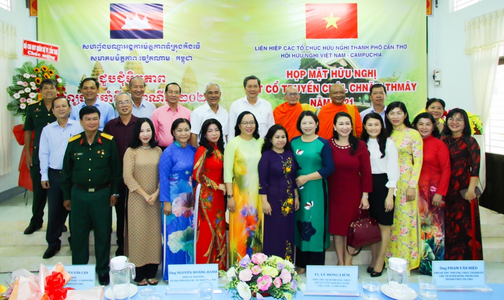 Cần Thơ: Trao nhiều phần quà thiết thực trong họp mặt hữu nghị Tết cổ truyền Chôl Chnăm Thmây Cần Thơ: Trao nhiều phần quà thiết thực trong họp mặt hữu nghị Tết cổ truyền Chôl Chnăm Thmây