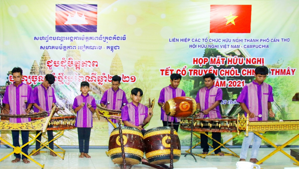 Cần Thơ: Trao nhiều phần quà thiết thực trong họp mặt hữu nghị Tết cổ truyền Chôl Chnăm Thmây Cần Thơ: Trao nhiều phần quà thiết thực trong họp mặt hữu nghị Tết cổ truyền Chôl Chnăm Thmây