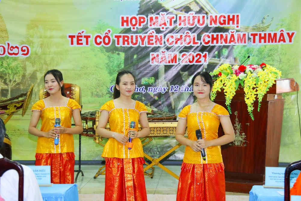 Cần Thơ: Trao nhiều phần quà thiết thực trong họp mặt hữu nghị Tết cổ truyền Chôl Chnăm Thmây Cần Thơ: Trao nhiều phần quà thiết thực trong họp mặt hữu nghị Tết cổ truyền Chôl Chnăm Thmây