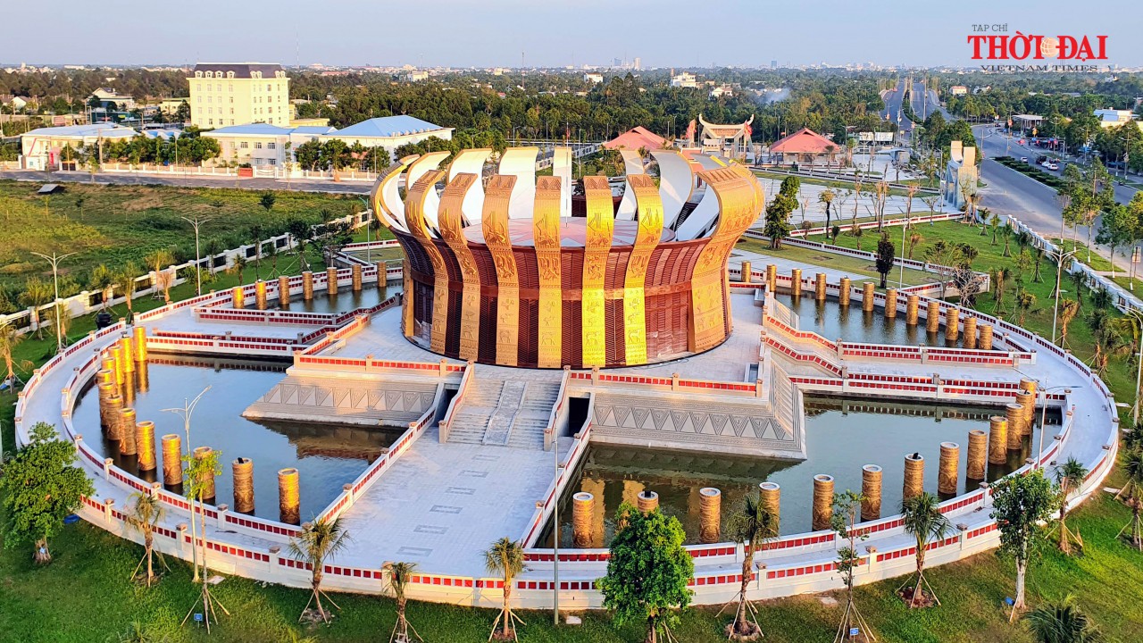 Chủ tịch nước Nguyễn Xuân Phúc dự khánh thành Đền thờ Vua Hùng tại Cần Thơ Chủ tịch nước Nguyễn Xuân Phúc dự khánh thành Đền thờ Vua Hùng tại Cần Thơ