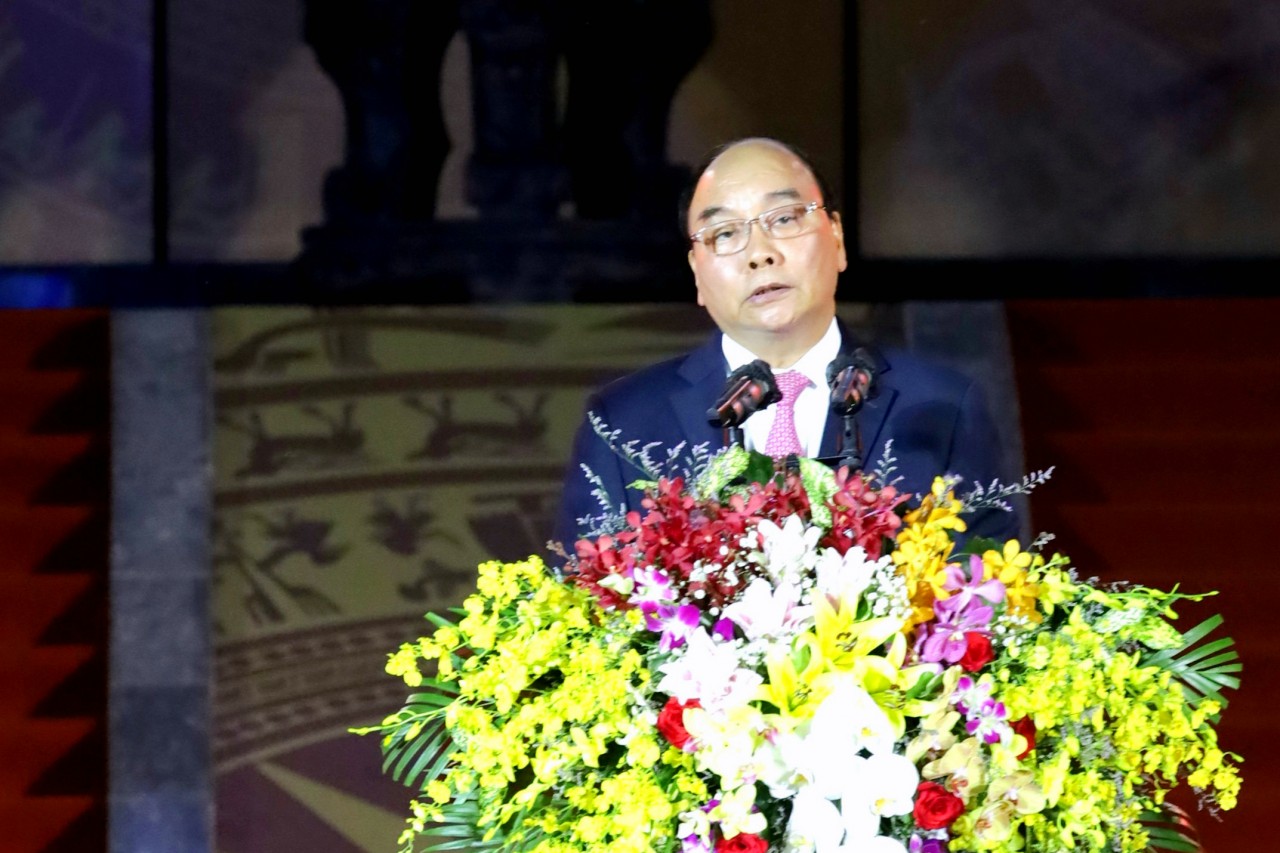 Chủ tịch nước Nguyễn Xuân Phúc dự khánh thành Đền thờ Vua Hùng tại Cần Thơ Chủ tịch nước Nguyễn Xuân Phúc dự khánh thành Đền thờ Vua Hùng tại Cần Thơ
