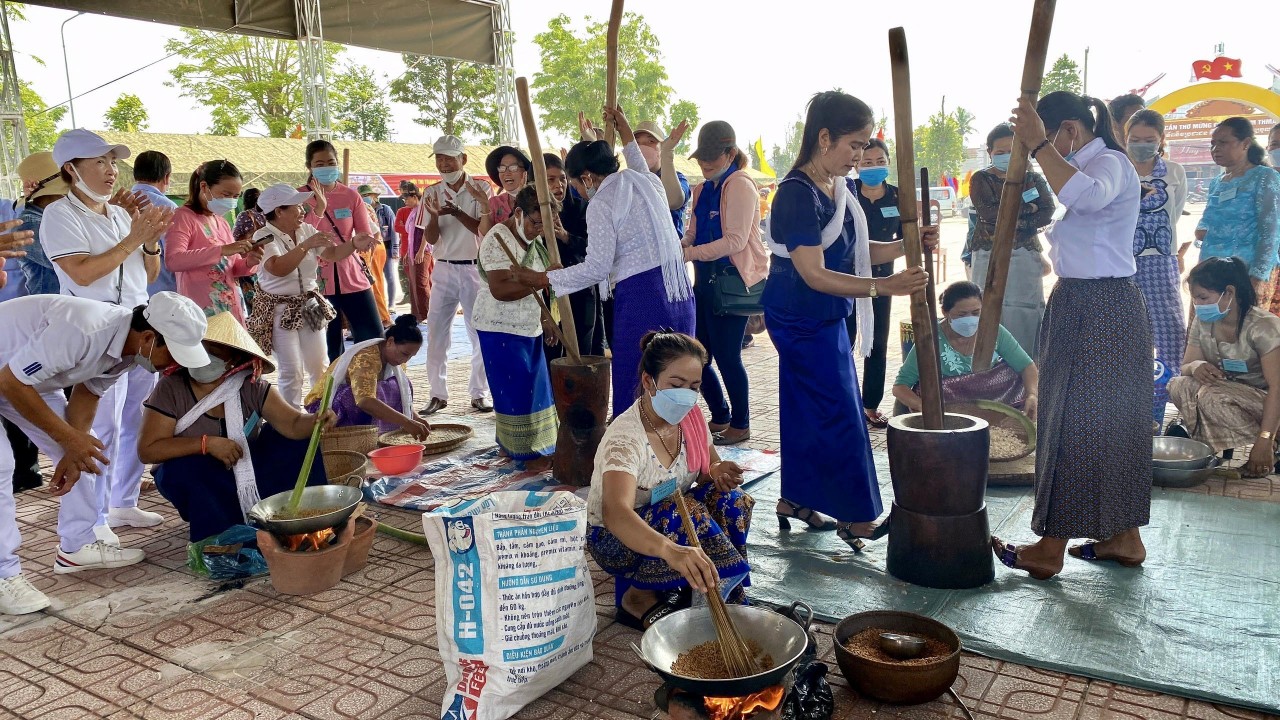 Quân dân Cần Thơ mừng Tết Chôl Chnăm Thmây năm 2022 Quân dân Cần Thơ mừng Tết Chôl Chnăm Thmây năm 2022