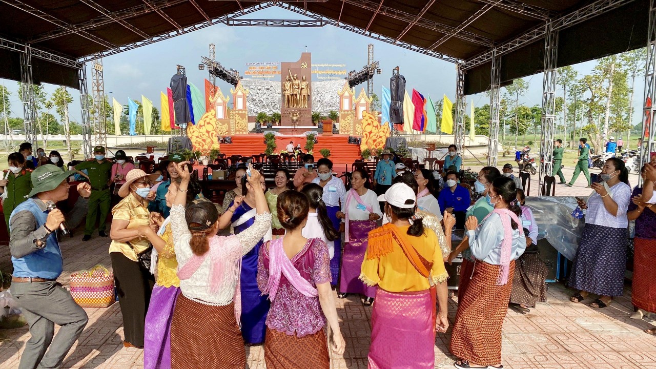 Quân dân Cần Thơ mừng Tết Chôl Chnăm Thmây năm 2022 Quân dân Cần Thơ mừng Tết Chôl Chnăm Thmây năm 2022