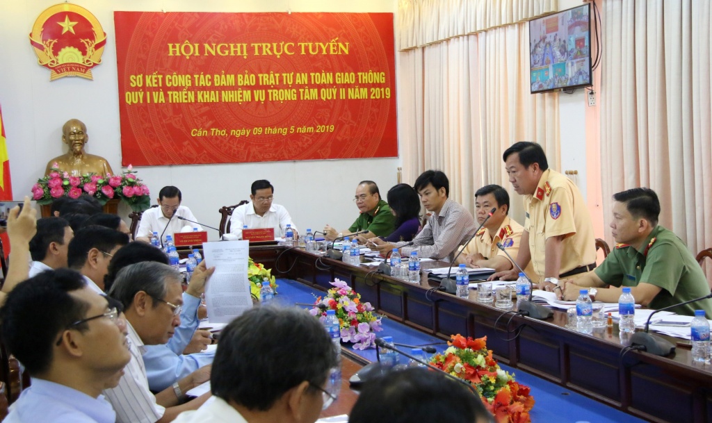 Cần Thơ xác minh thông tin “có giấy phép lái xe nhưng không biết chữ” can tho xac minh thong tin co giay phep lai xe nhung khong biet chu