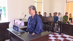 tam giu nhom danh nhau trong quan karaoke chong nguoi thi hanh cong vu o vinh long