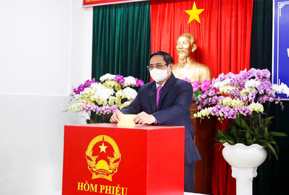 Thủ tướng Phạm Minh Chính thực hiện quyền bầu cử tại Cần Thơ Thủ tướng Phạm Minh Chính thực hiện quyền bầu cử tại Cần Thơ