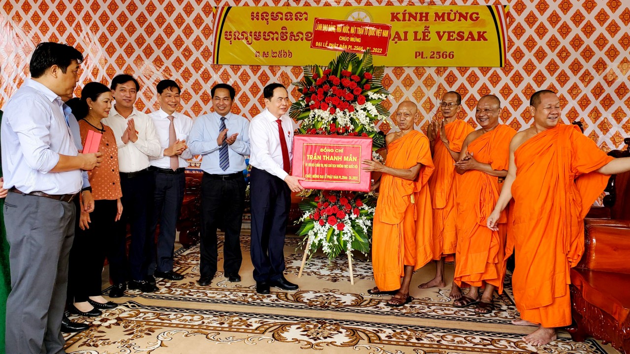 Phó Chủ tịch Thường trực Quốc hội chúc mừng lễ Phật đản tại T.P Cần Thơ và Sóc Trăng Phó Chủ tịch Thường trực Quốc hội chúc mừng lễ Phật đản tại T.P Cần Thơ và Sóc Trăng
