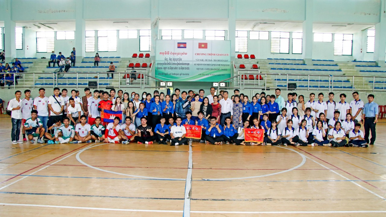 Tuổi trẻ Việt Nam - Campuchia sôi nổi giao lưu văn hóa, thể thao Tuổi trẻ Việt Nam - Campuchia sôi nổi giao lưu văn hóa, thể thao