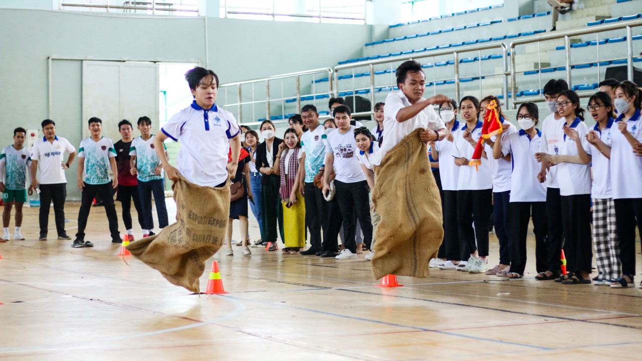 Tuổi trẻ Việt Nam - Campuchia sôi nổi giao lưu văn hóa, thể thao Tuổi trẻ Việt Nam - Campuchia sôi nổi giao lưu văn hóa, thể thao