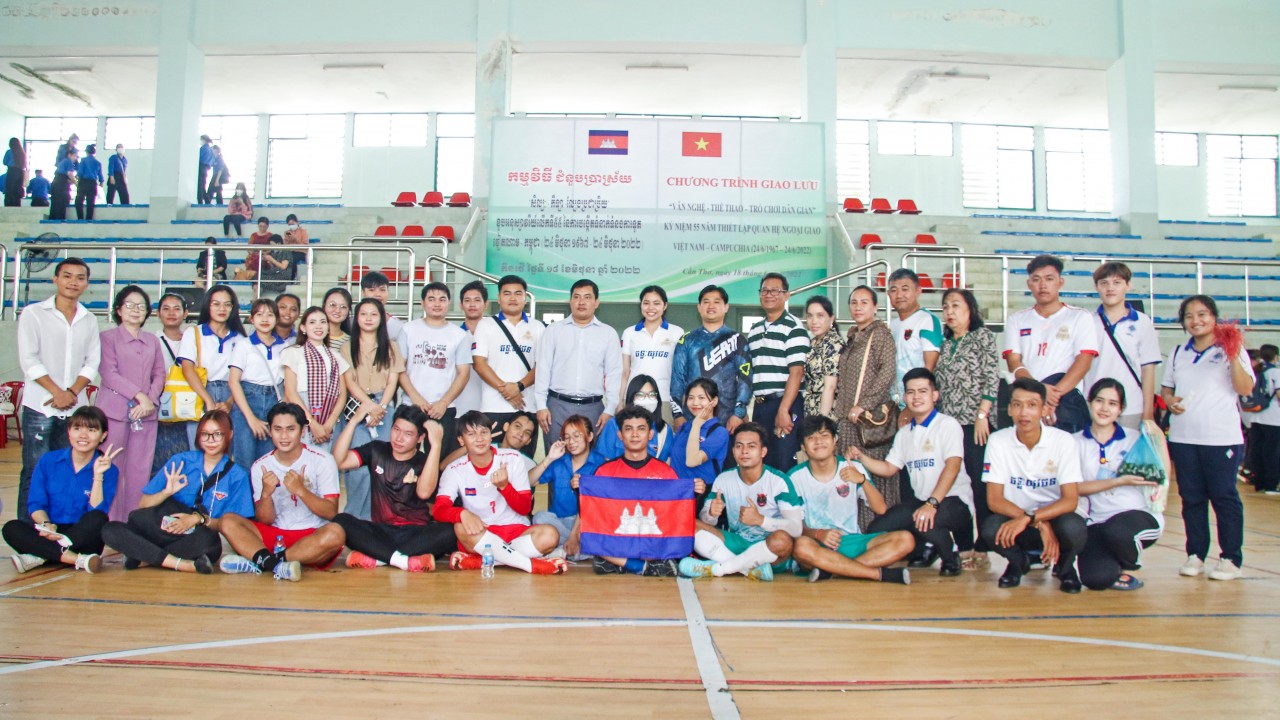 Tuổi trẻ Việt Nam - Campuchia sôi nổi giao lưu văn hóa, thể thao Tuổi trẻ Việt Nam - Campuchia sôi nổi giao lưu văn hóa, thể thao