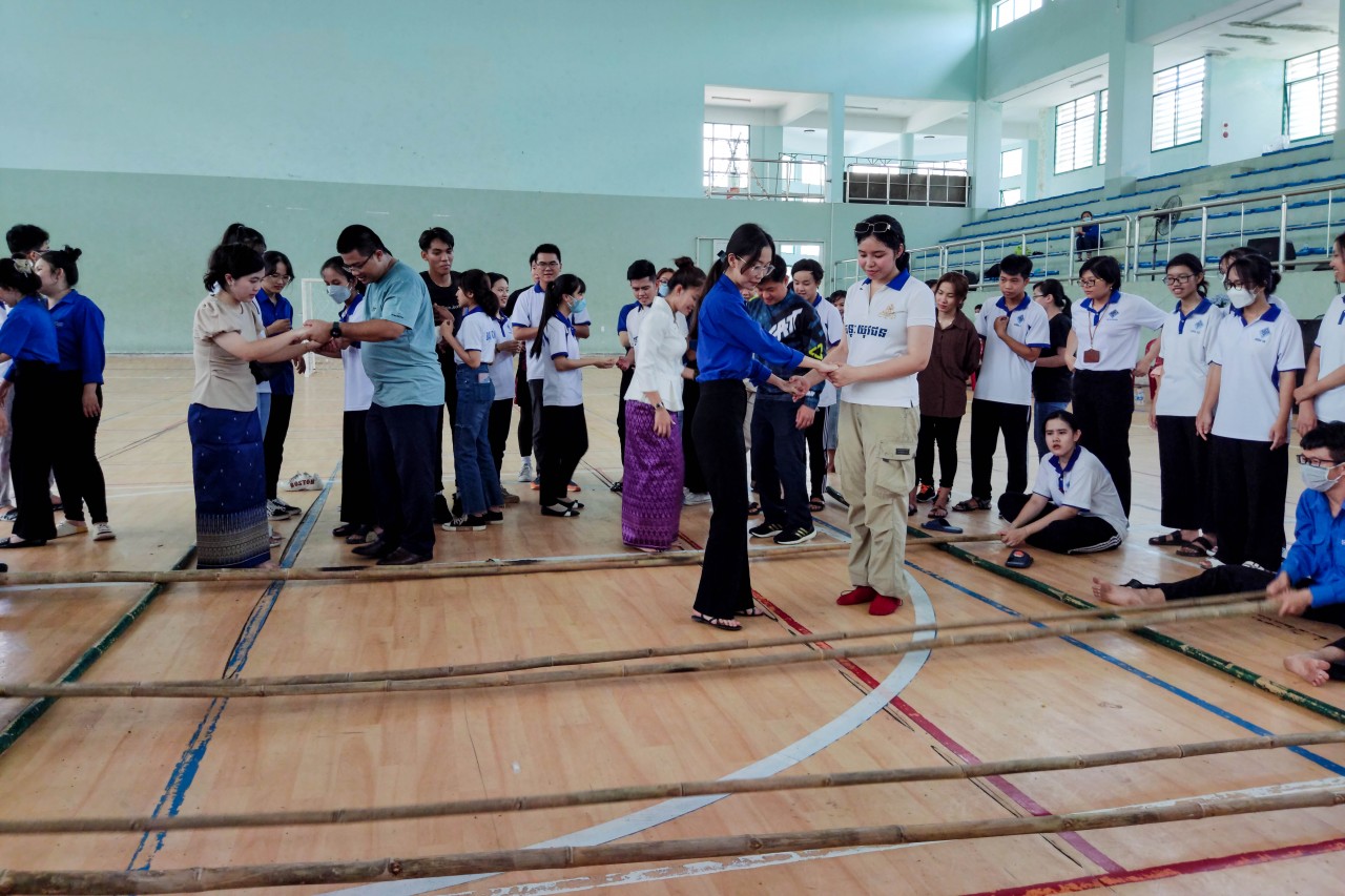 Tuổi trẻ Việt Nam - Campuchia sôi nổi giao lưu văn hóa, thể thao Tuổi trẻ Việt Nam - Campuchia sôi nổi giao lưu văn hóa, thể thao