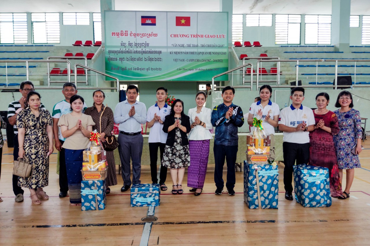 Tuổi trẻ Việt Nam - Campuchia sôi nổi giao lưu văn hóa, thể thao Tuổi trẻ Việt Nam - Campuchia sôi nổi giao lưu văn hóa, thể thao