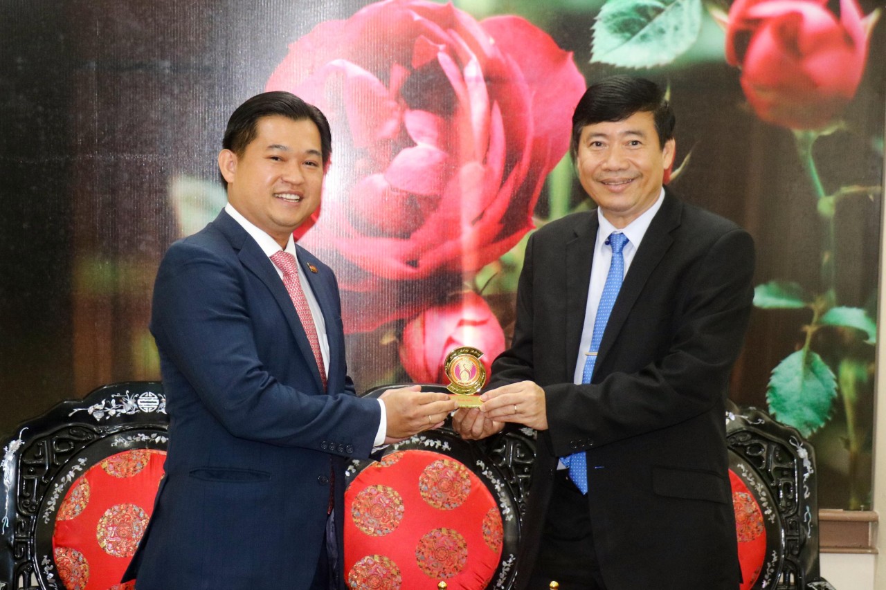 Đồng Tháp họp mặt kỷ niệm 55 năm ngày thiết lập quan hệ ngoại giao Việt Nam - Campuchia Đồng Tháp họp mặt kỷ niệm 55 năm ngày thiết lập quan hệ ngoại giao Việt Nam - Campuchia