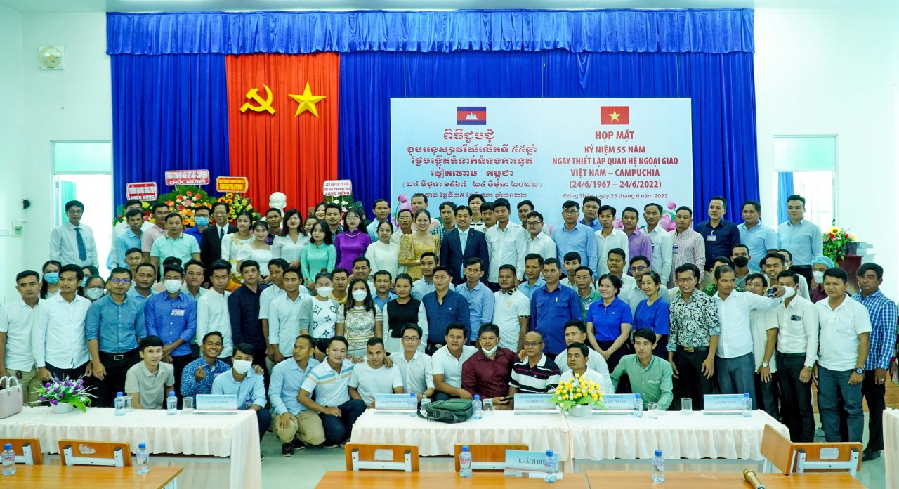 Đồng Tháp họp mặt kỷ niệm 55 năm ngày thiết lập quan hệ ngoại giao Việt Nam - Campuchia Đồng Tháp họp mặt kỷ niệm 55 năm ngày thiết lập quan hệ ngoại giao Việt Nam - Campuchia