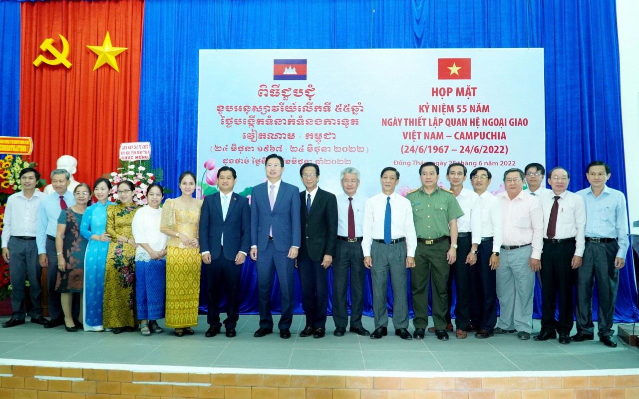 Đồng Tháp họp mặt kỷ niệm 55 năm ngày thiết lập quan hệ ngoại giao Việt Nam - Campuchia Đồng Tháp họp mặt kỷ niệm 55 năm ngày thiết lập quan hệ ngoại giao Việt Nam - Campuchia