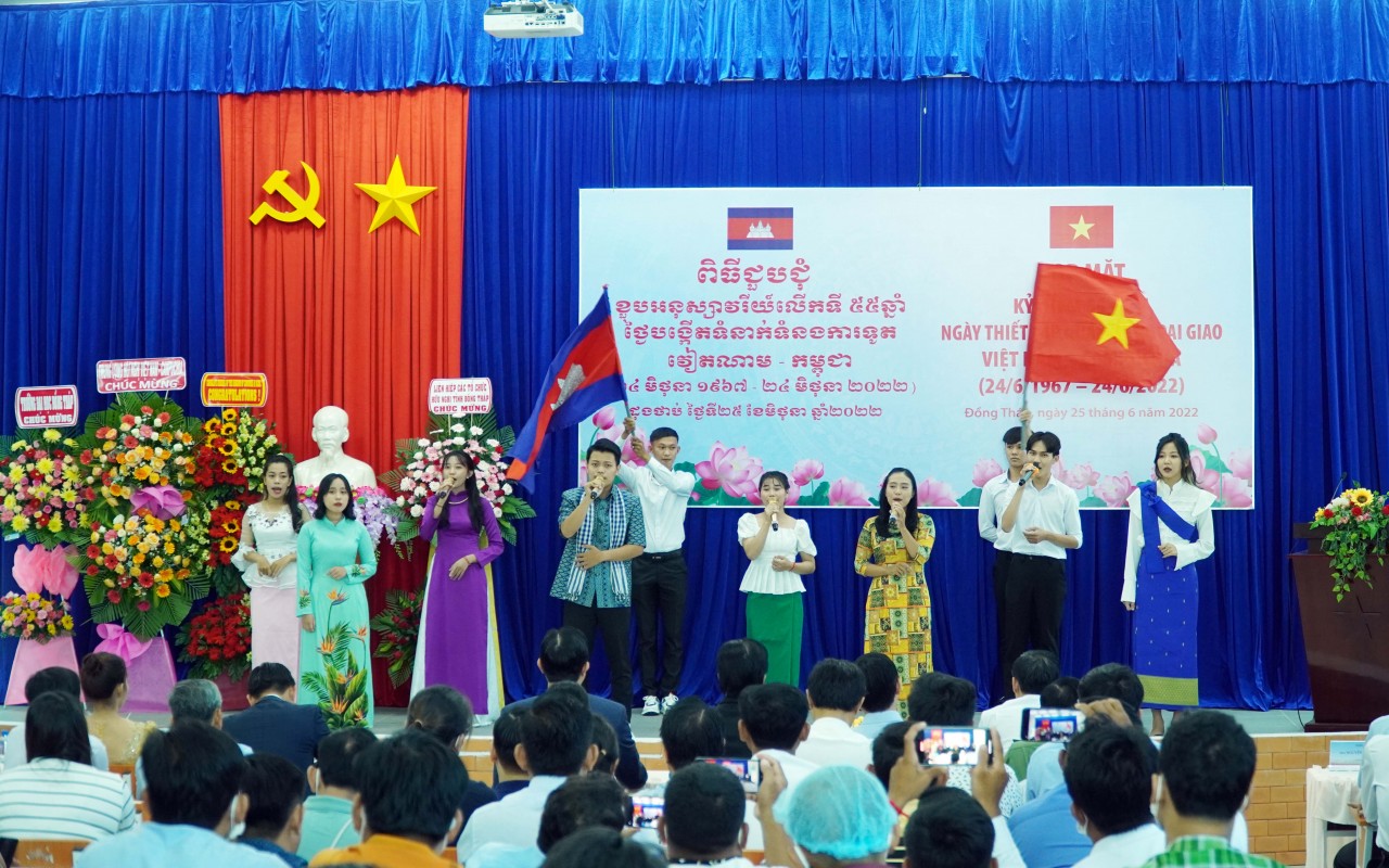 Đồng Tháp họp mặt kỷ niệm 55 năm ngày thiết lập quan hệ ngoại giao Việt Nam - Campuchia Đồng Tháp họp mặt kỷ niệm 55 năm ngày thiết lập quan hệ ngoại giao Việt Nam - Campuchia