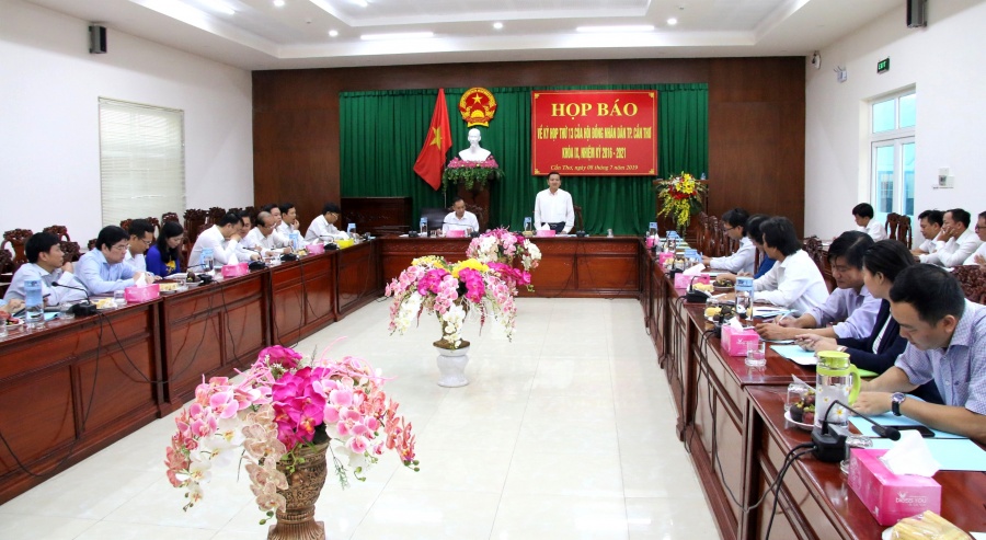 Cần Thơ tiếp nhận phản ánh của người dân qua đường dây nóng can tho tiep nhan phan anh cua nguoi dan truc tiep qua duong day nong