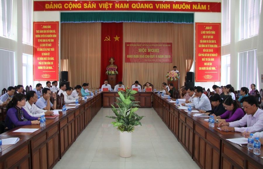 Nước sông đen ngòm, gây ô nhiễm hàng ngàn hộ dân: Vẫn chưa xử phạt vì đang thanh tra hau giang chua xu phat thu pham gay o nhiem anh huong den hang ngan ho dan