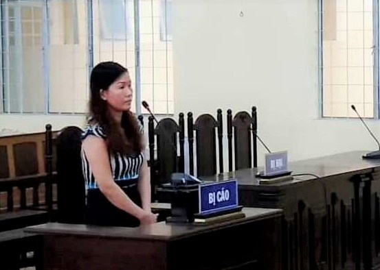 Vu khống cán bộ “cướp” tiền tỷ, người phụ nữ lĩnh 3 năm tù nguoi phu nu vu khong can bo cuop tien ty o ca mau linh 3 nam tu