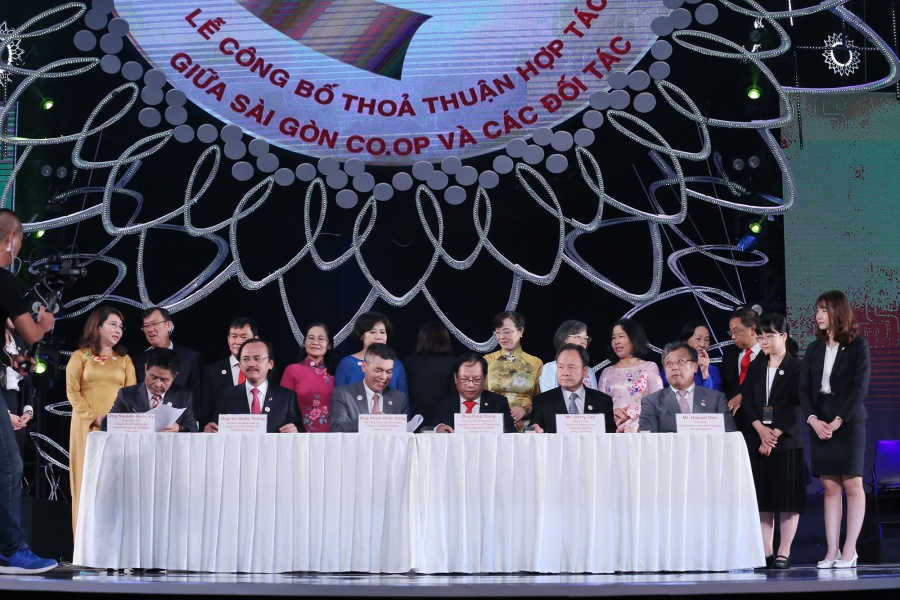 hdbank va saigon coop ky ket hop tac toan dien