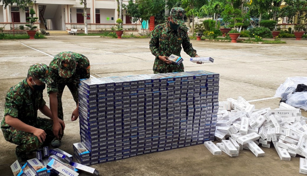 An Giang: Liên tiếp bắt giữ 2 vụ buôn lậu, thu giữ 6.000 gói thuốc lá nhập lậu An Giang: Liên tiếp bắt giữ 2 vụ buôn lậu, thu giữ 6.000 gói thuốc lá nhập lậu