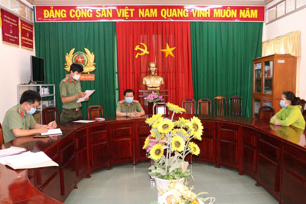 Vĩnh Long: Sử dụng Đăng thông tin sai sự thật trên mạng xã hội, bị phạt 7,5 triệu Vĩnh Long: Sử dụng Đăng thông tin sai sự thật trên mạng xã hội, bị phạt 7,5 triệu