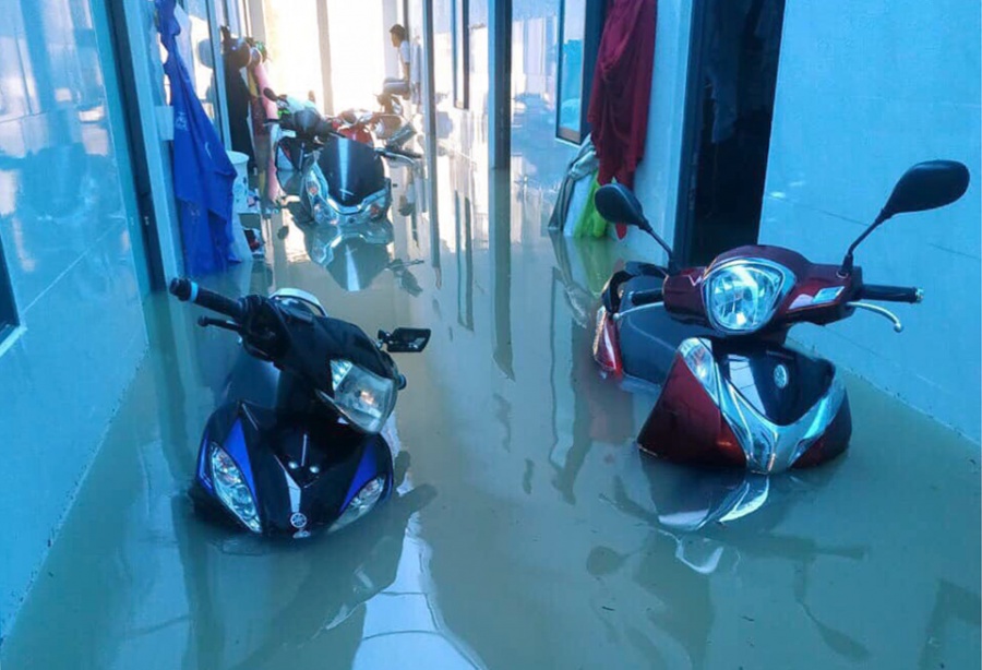 Mưa lớn kéo dài, người dân Phú Quốc đối mặt với đợt ngập sâu nguoi dan dao ngoc phu quoc doi mat voi dot ngap sau