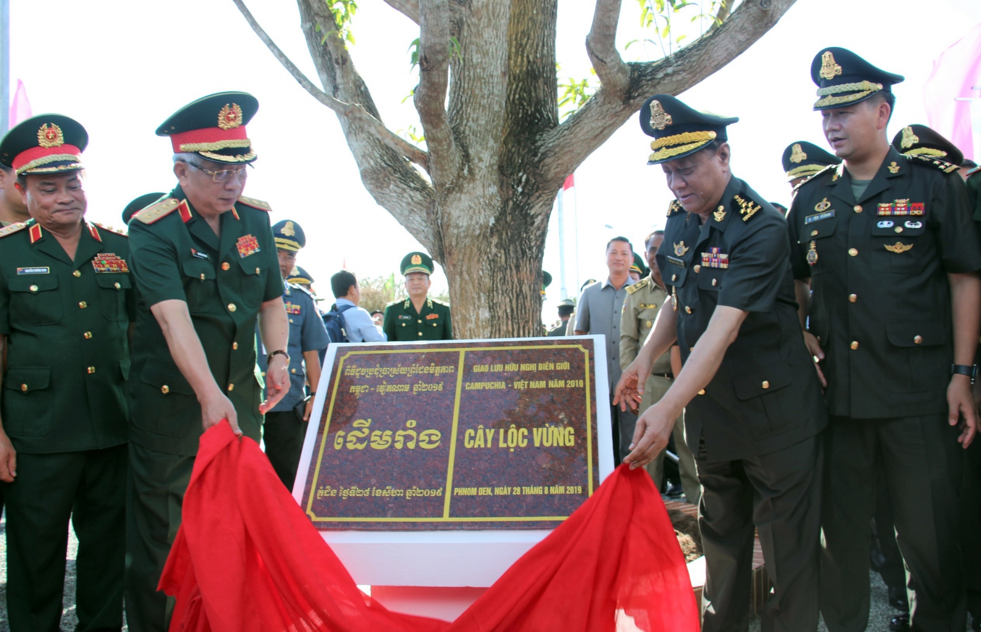 Nhiều hoạt động giao lưu thắt chặt tình hữu nghị biên giới Việt Nam - Campuchia nhieu hoat dong giao luu that chat tinh huu nghi bien gioi viet nam campuchia