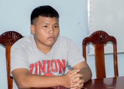 Khởi tố thanh niên ở miền Tây mang dao đi “nói chuyện” dùm bạn