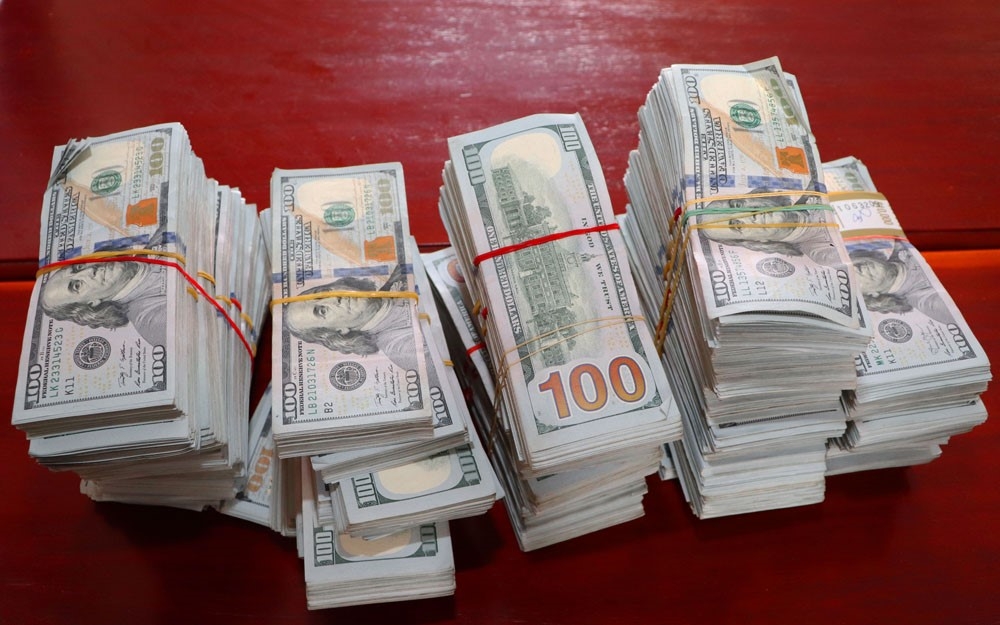 Khởi tố vụ án vận chuyển trái phép gần nửa triệu USD qua biên giới