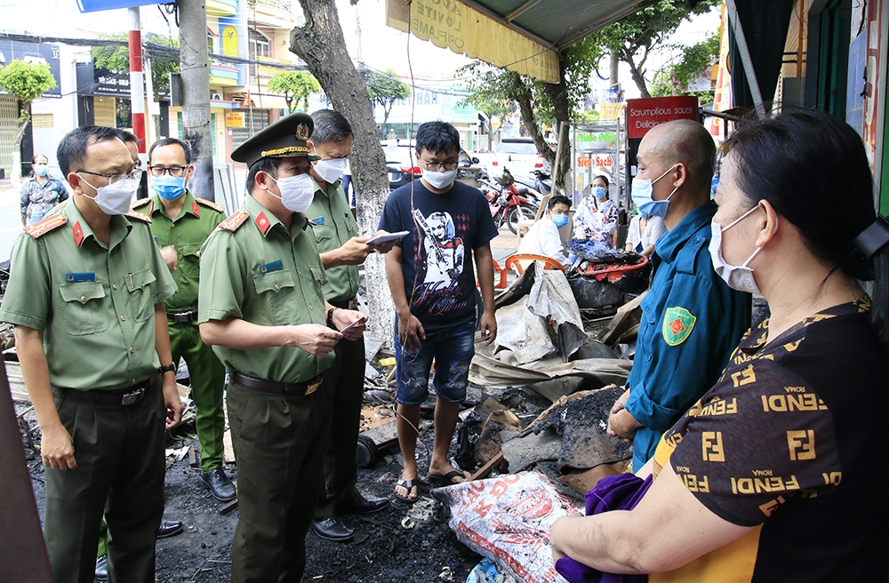 An Giang: 4 căn nhà phát hỏa lúc rạng sáng, nhiều người thoát khỏi đám cháy kịp thời