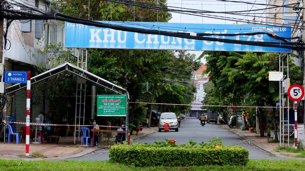 Nhiều địa phương miền Tây quyết định kéo dài giãn cách xã hội Nhiều địa phương miền Tây quyết định kéo dài giãn cách xã hội