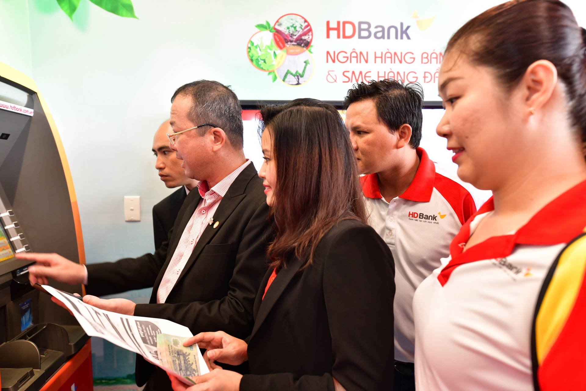 HDBank tăng tiện ích cho khách hàng hệ sinh thái với ngân hàng số 24/7 hdbank tang tien ich cho khach hang he sinh thai voi ngan hang so 247