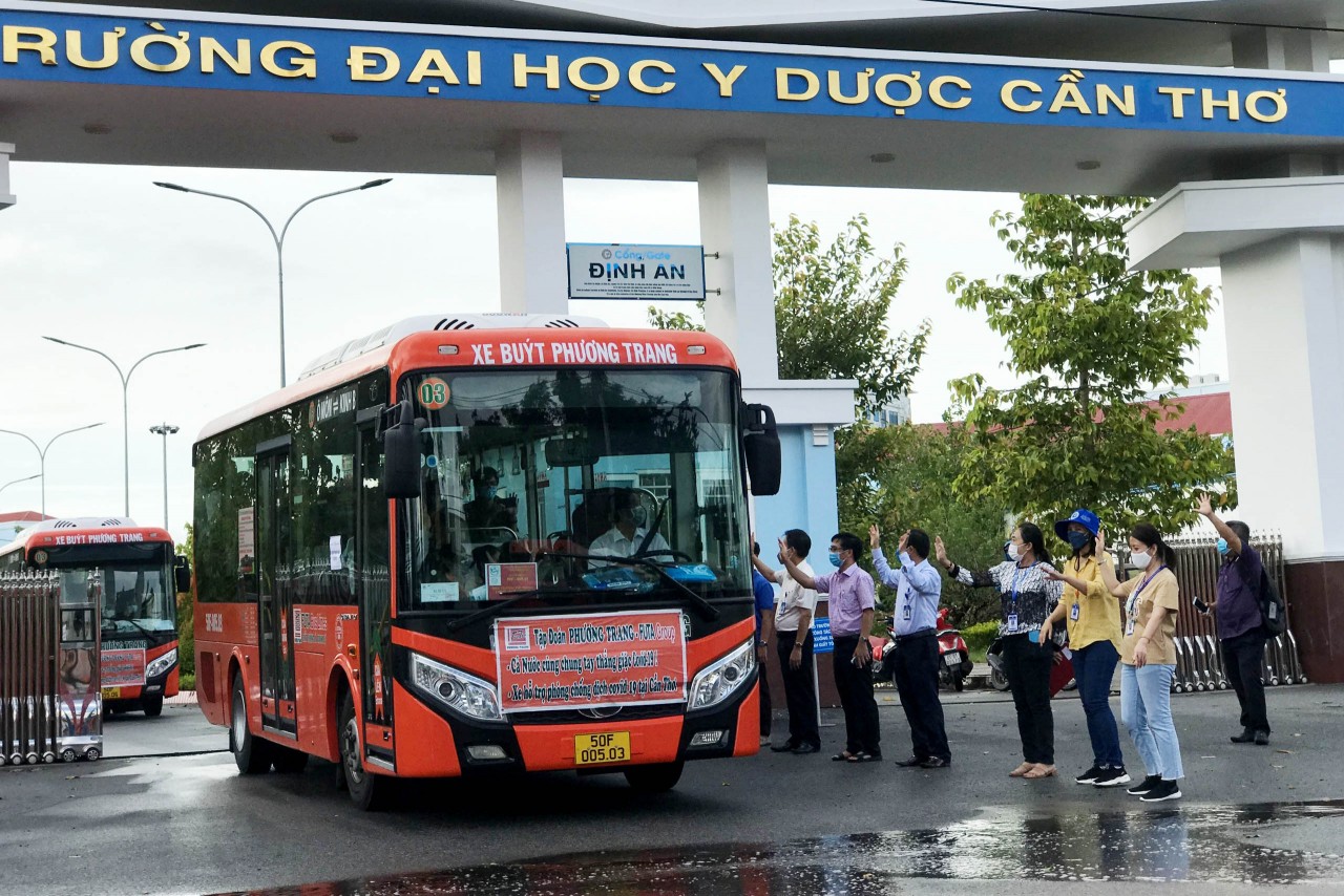 Cần Thơ hơn 1200 tình nguyện viên lên đường hỗ trợ thành phố chống dịch Covid-19 Cần Thơ hơn 1200 tình nguyện viên lên đường hỗ trợ thành phố chống dịch Covid-19