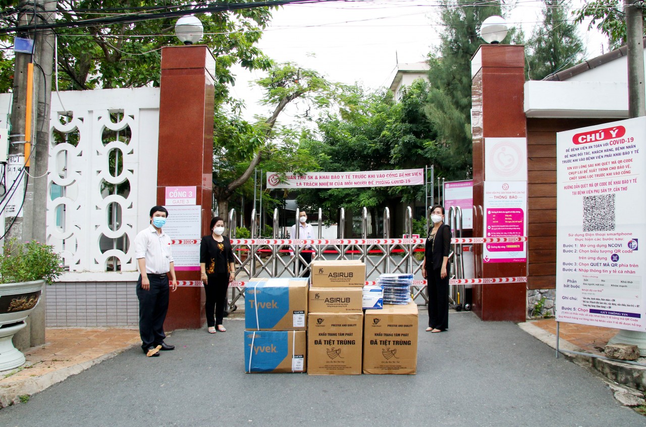 Liên hiệp Cần Thơ trao tặng vật tư y tế cho 4 đơn vị tuyến đầu phòng, chống dịch COVID-19 Liên hiệp Cần Thơ trao tặng vật tư y tế cho 4 đơn vị tuyến đầu phòng, chống dịch COVID-19