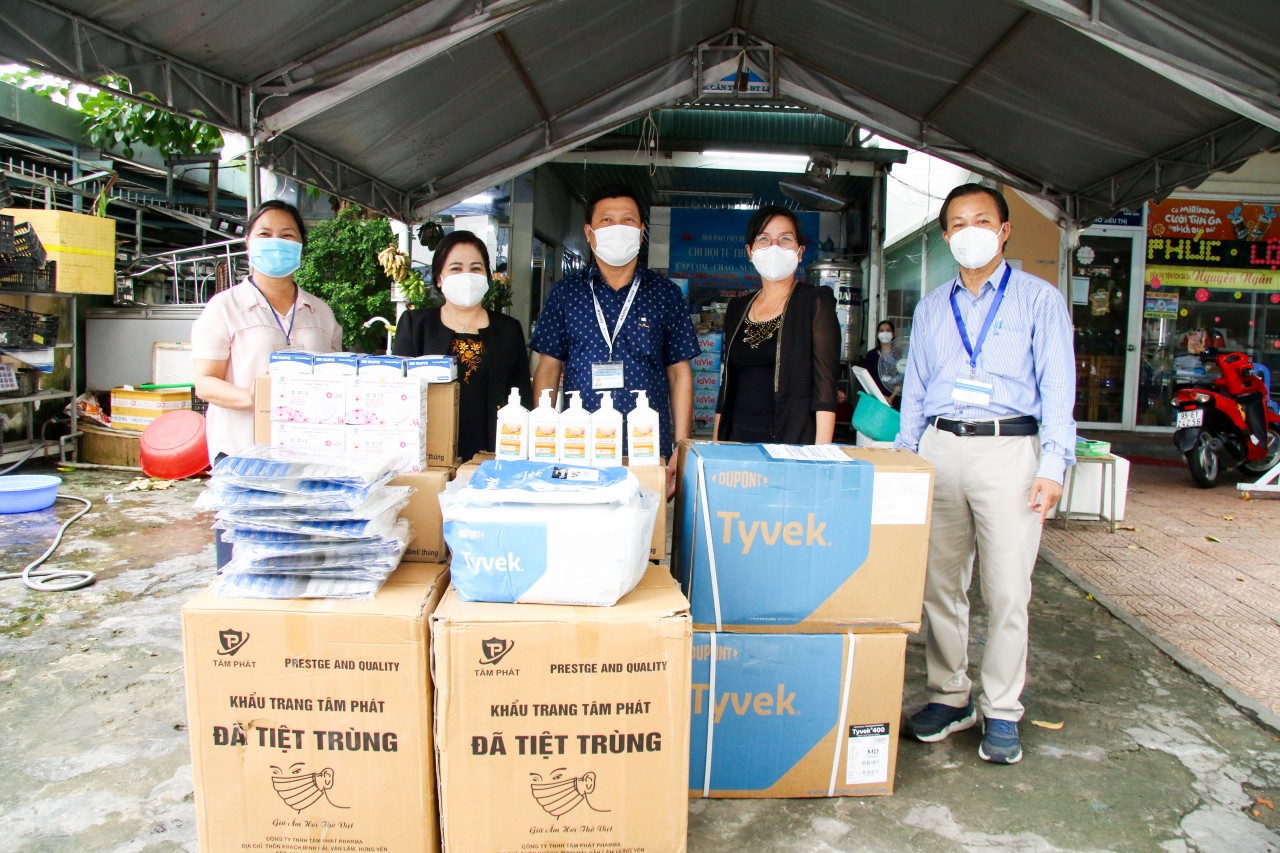 Liên hiệp Cần Thơ trao tặng vật tư y tế cho 4 đơn vị tuyến đầu phòng, chống dịch COVID-19 Liên hiệp Cần Thơ trao tặng vật tư y tế cho 4 đơn vị tuyến đầu phòng, chống dịch COVID-19