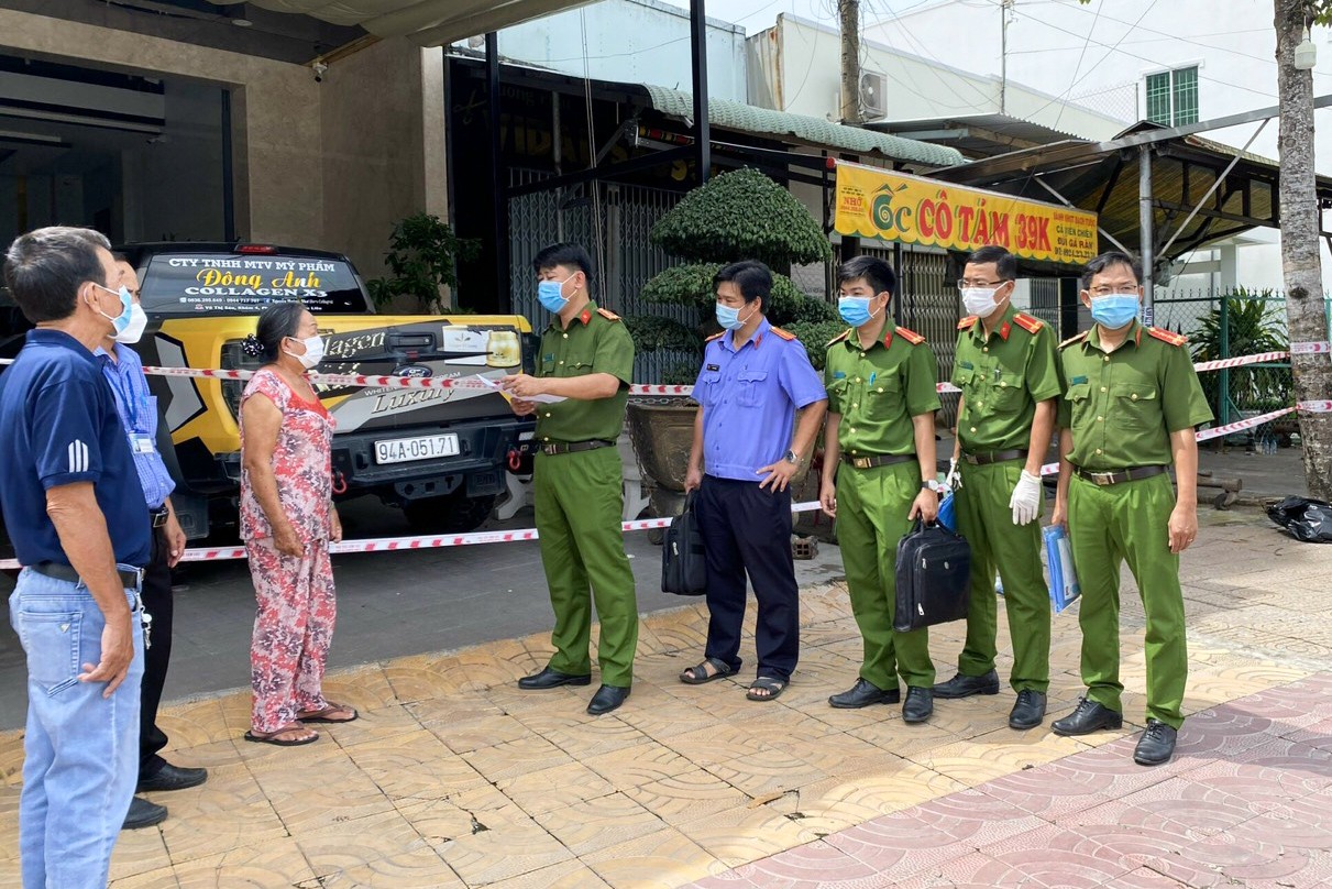 Bạc Liêu khởi tố vụ án liên quan đến nữ giám đốc, bị tố làm lây lan dịch Covid-19 Bạc Liêu khởi tố vụ án liên quan đến nữ giám đốc, bị tố làm lây lan dịch Covid-19