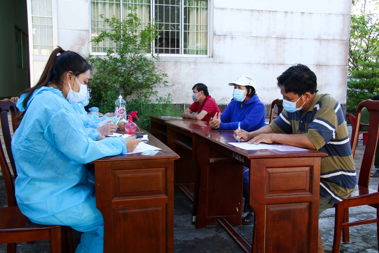 Liên hiệp Hữu nghị Cần Thơ tặng vật tư y tế cho xã Vĩnh Trinh, TP Cần Thơ Liên hiệp Hữu nghị Cần Thơ tặng vật tư y tế cho xã Vĩnh Trinh, TP Cần Thơ
